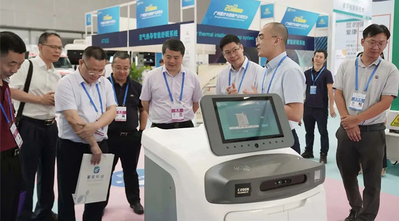 展会直击丨kdpay钱包智能携系列机器人亮相广博会，机器人应用好评不断！